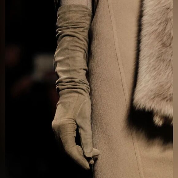 Donna Karan * Fall 2011 Runway Lamb Shearling Stole - Picture 15 of 16
